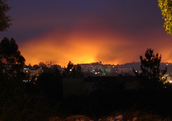 Fires in Ourem viewed from Leiria in August 2005